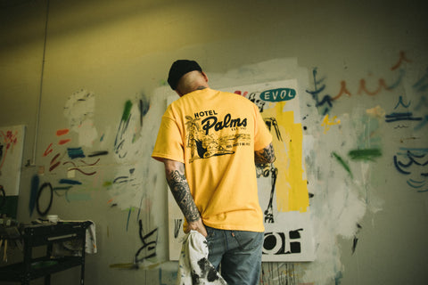 CORNER SUITE TEE