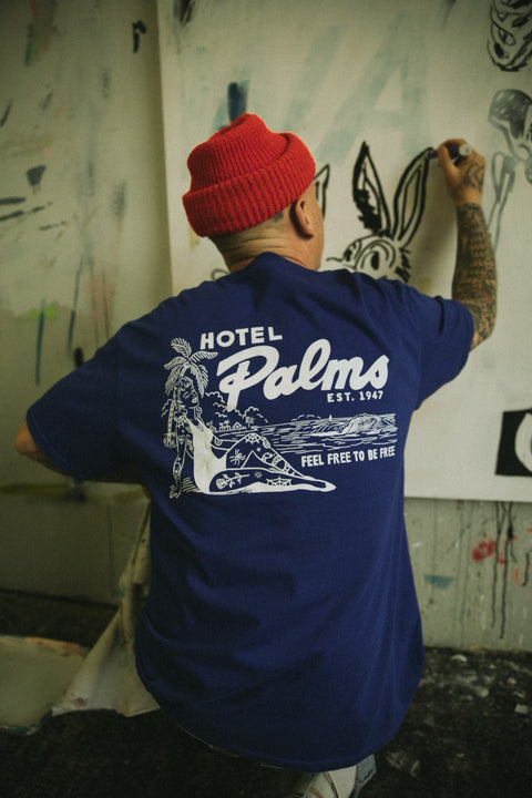 CORNER SUITE TEE